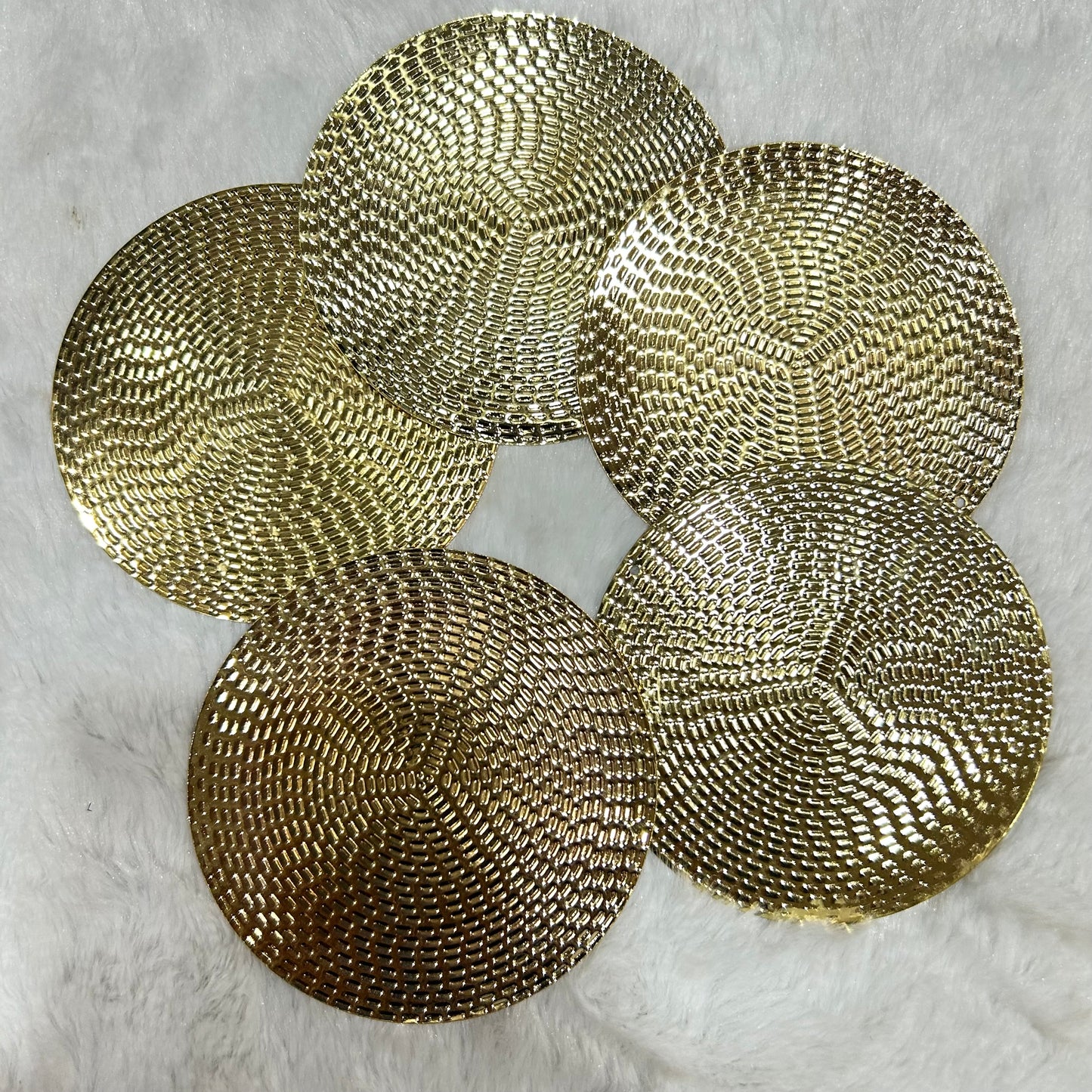 Metal round cutout